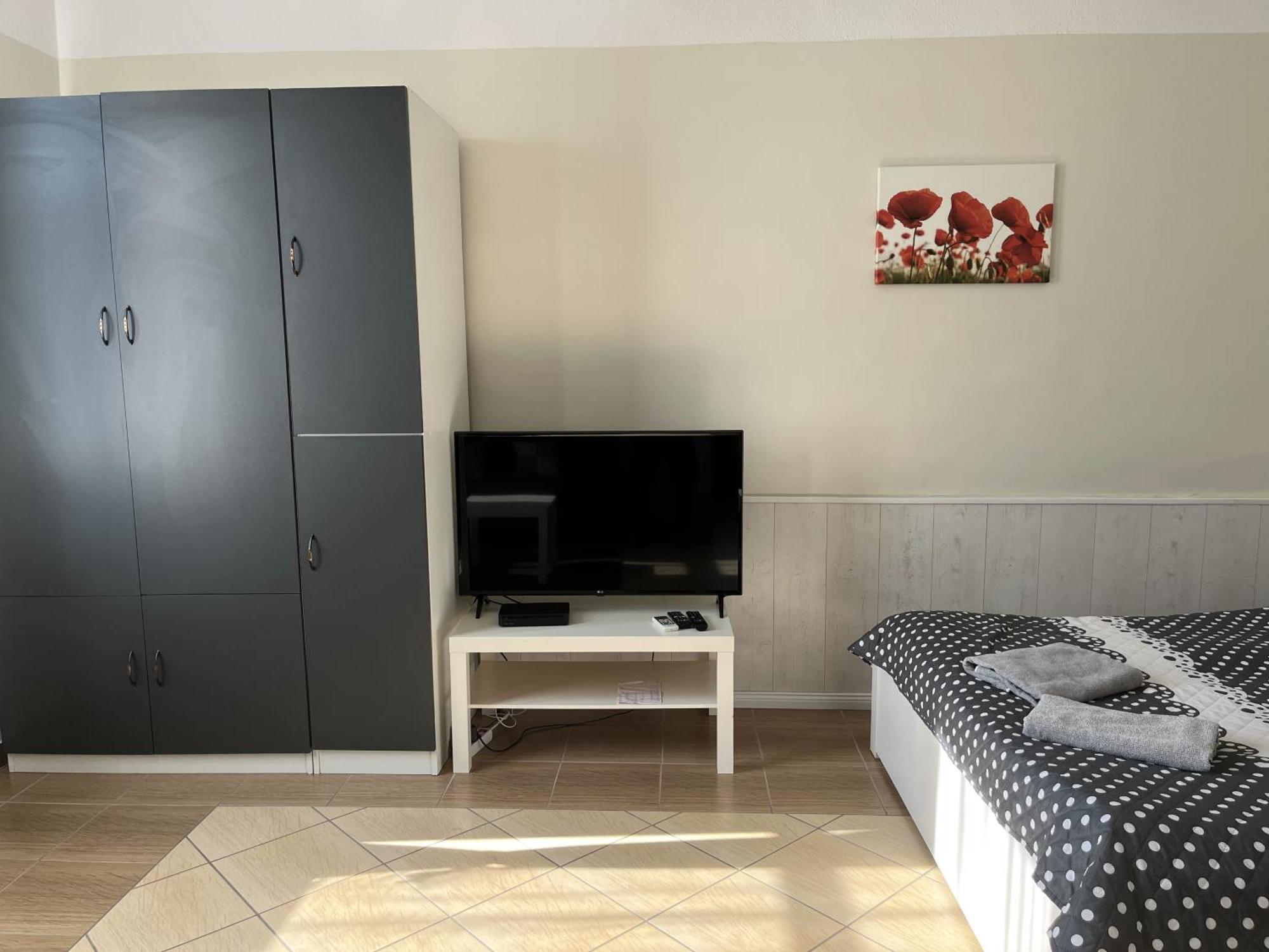 Idill Apartmanhaz B&B Tiszafüred Exterior foto