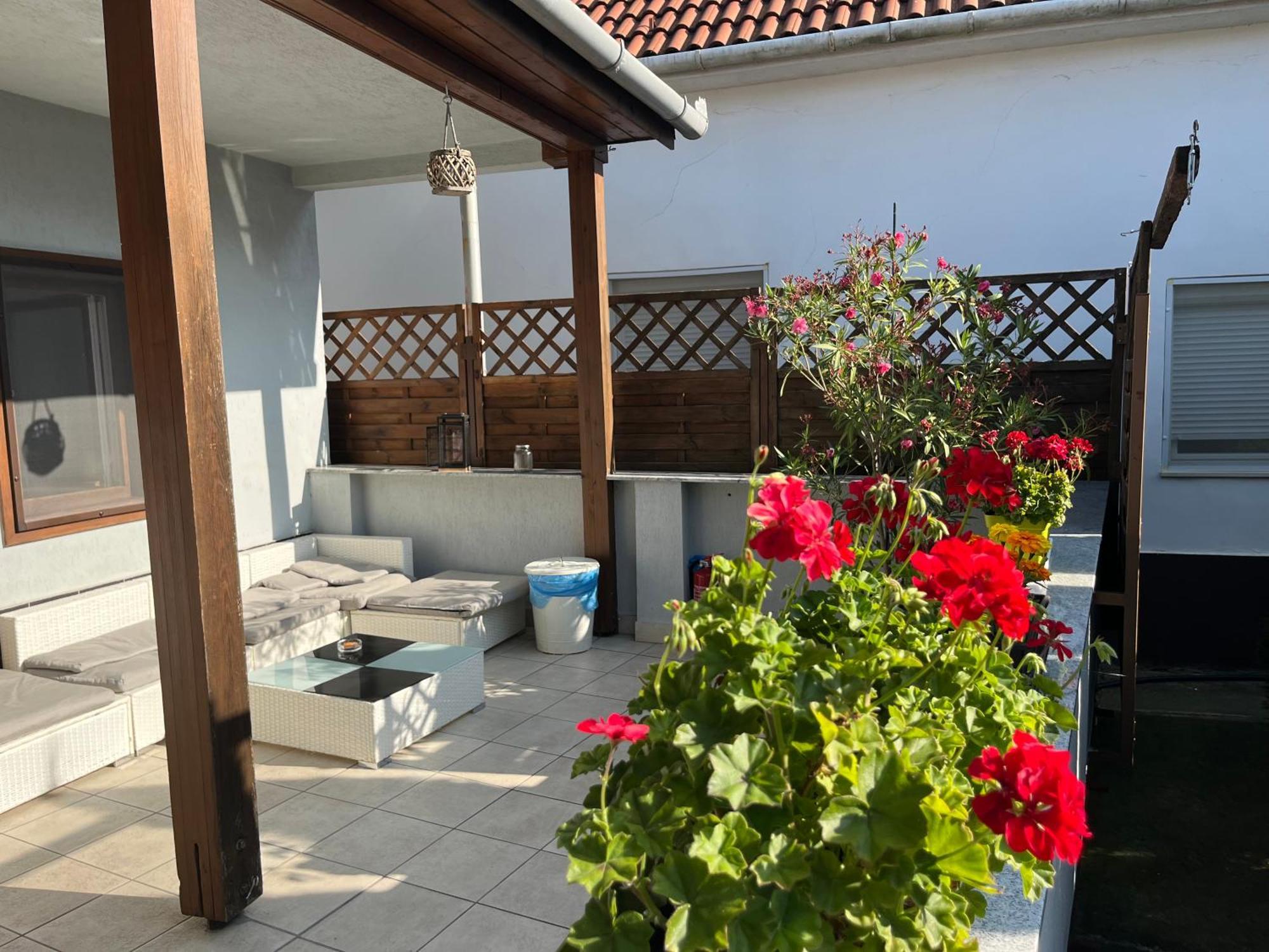 Idill Apartmanhaz B&B Tiszafüred Exterior foto